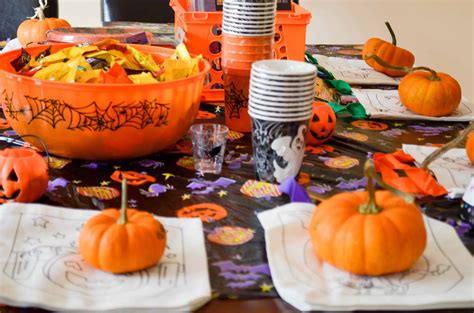 halloween party .